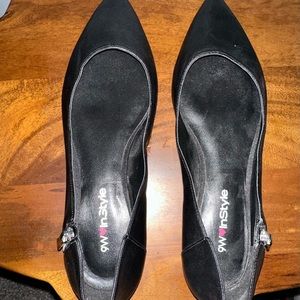 Nine West Pointed Toe Flats, Black